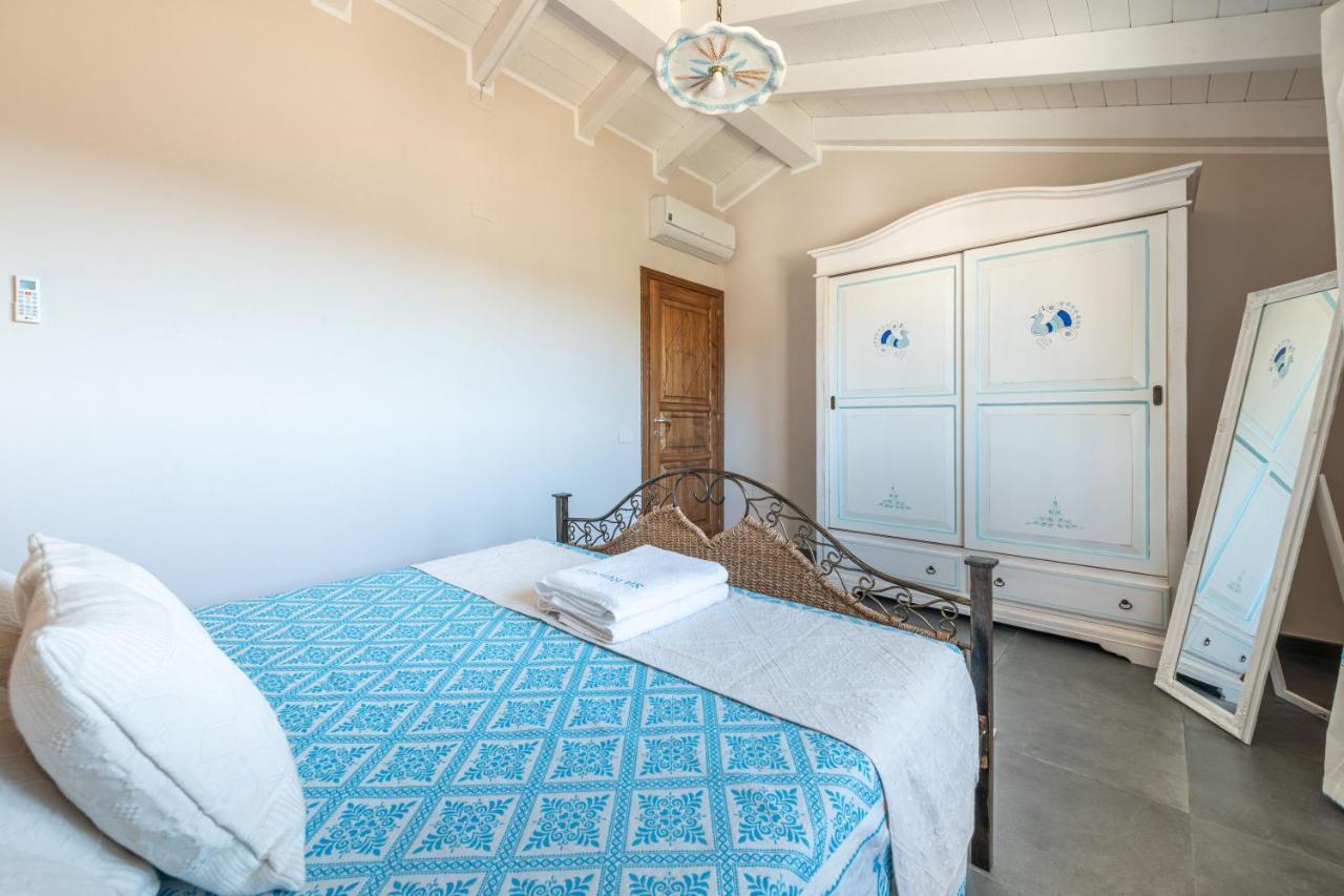 Villa Sa Rocca Junior & Suite Chia Exterior foto