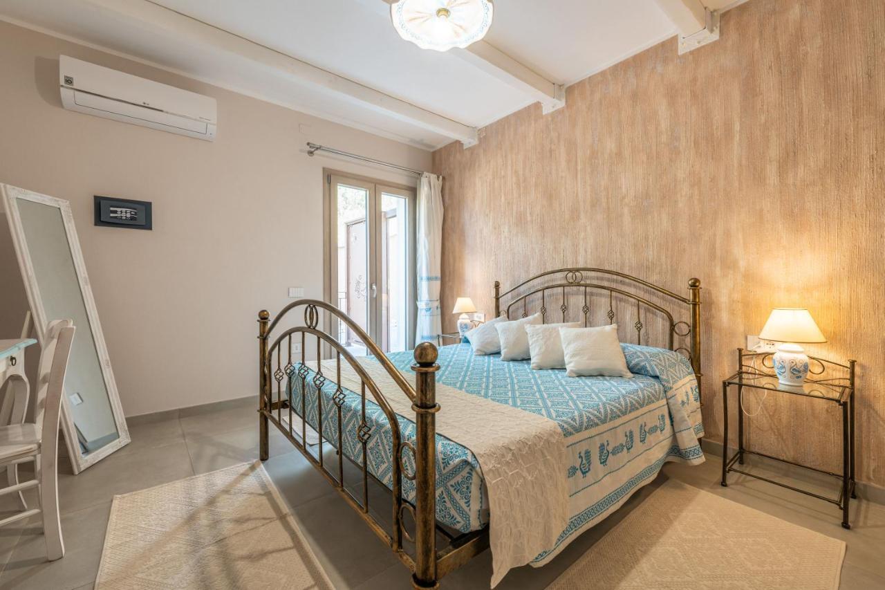 Villa Sa Rocca Junior & Suite Chia Exterior foto